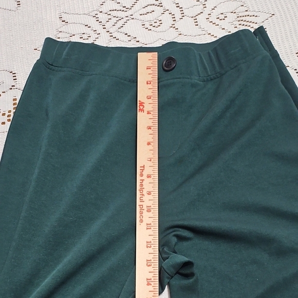 Travel Ready Green Two-Piece Pant Suit - Picture 3 of 16